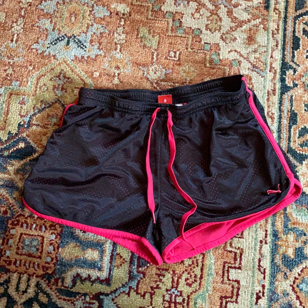 Puma gym shorts (medium)